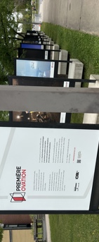 Exposition photo extérieure sur structures d'art publique